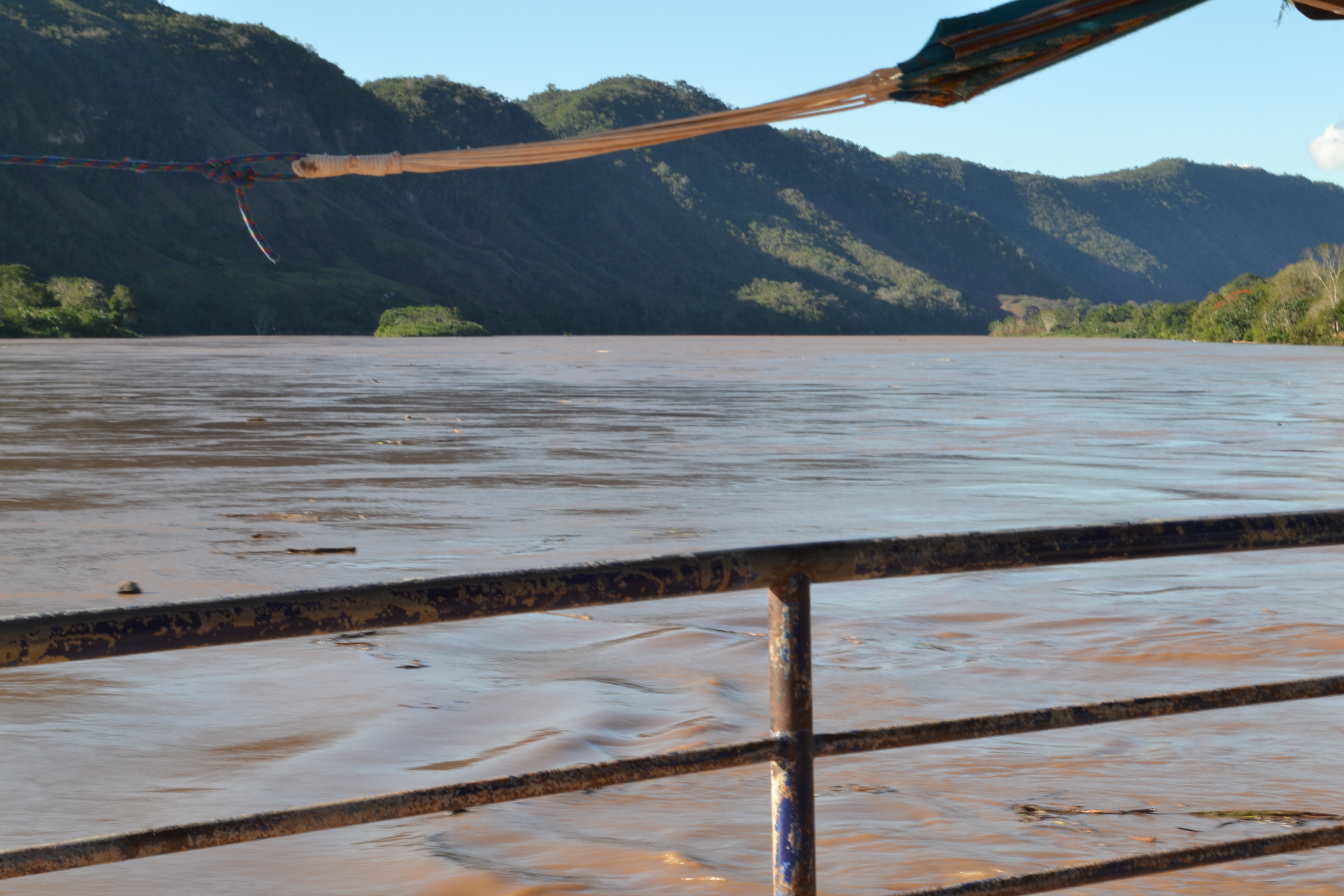 crossing-the-huayaga-river